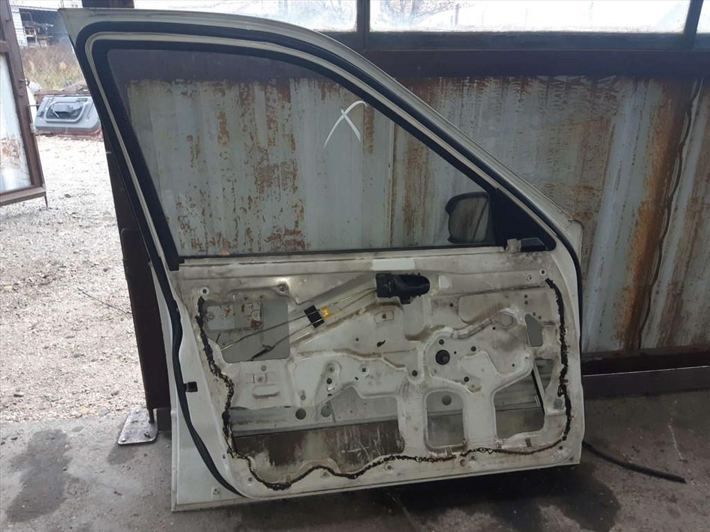 Suzuki Swift II 92-03 Bal Elsõ Ajtó 2. kép