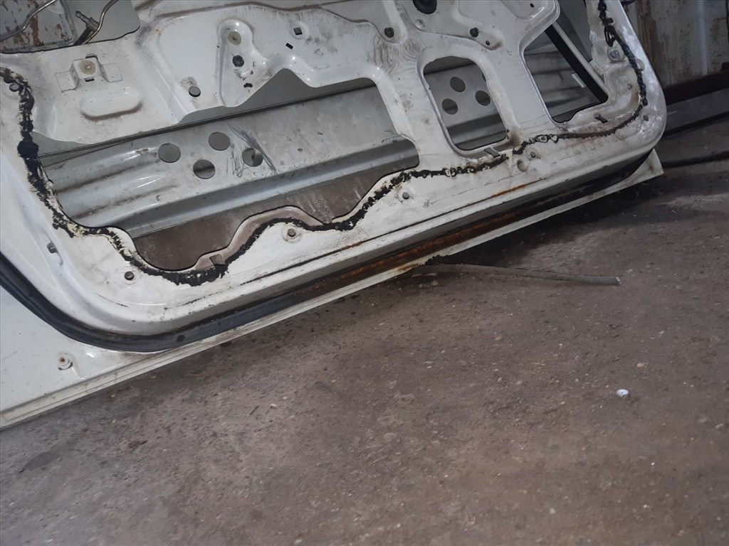 Suzuki Swift II 92-03 Bal Elsõ Ajtó 3. kép