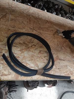 Ford Fiesta V Jobb Hátsó Ajtó Gumikéder