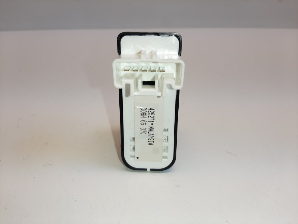 Mazda 2 (DJ) jobb hátsó ablakemelõ kapcsoló D09H66370 2. kép