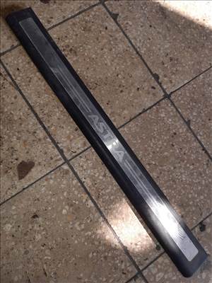 Opel Astra H Jobb Első Küszöb Borítás