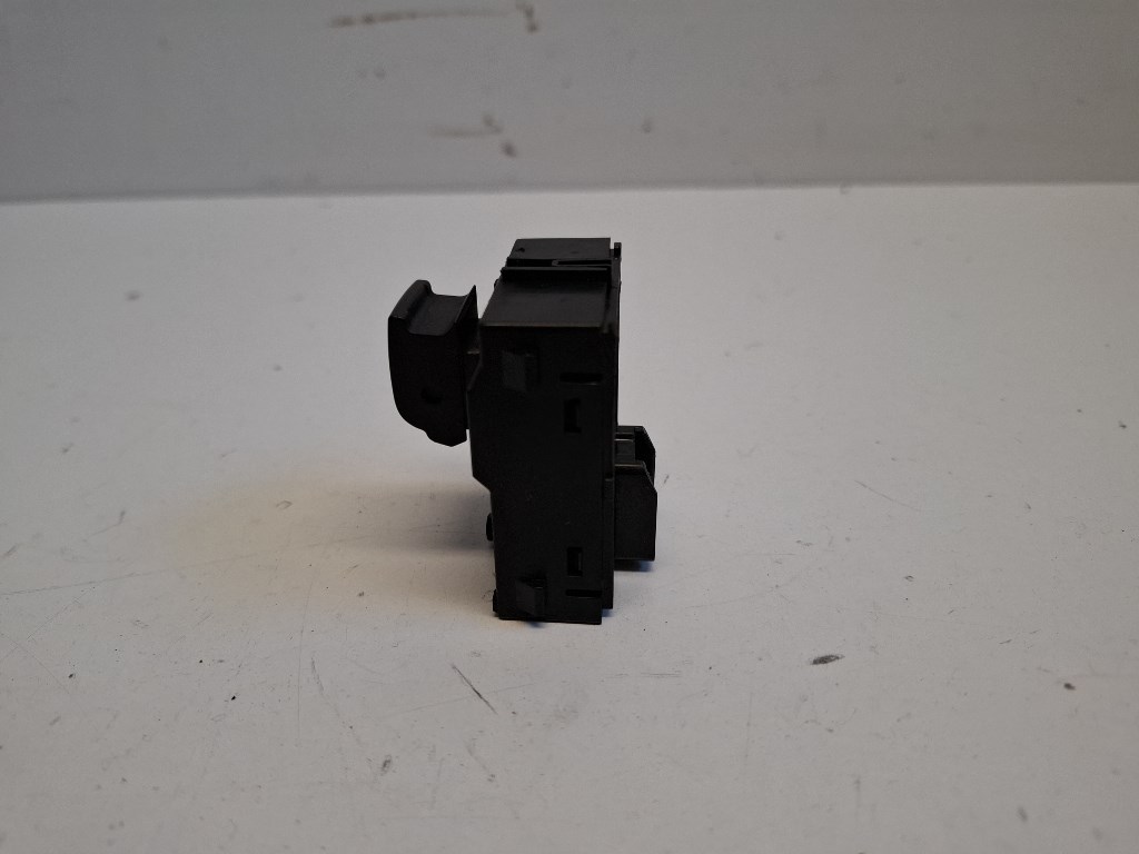 Opel Adam jobb elsõ ablakemelõ kapcsoló 13360339 2. kép