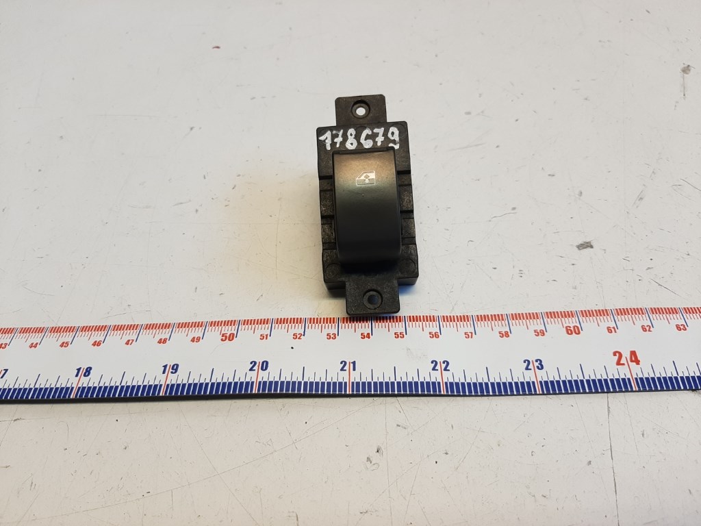 Opel Antara jobb elsõ ablakemelõ kapcsoló 202005438 1. kép