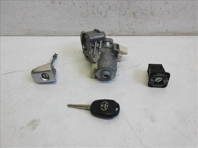 Toyota Verso-S  zárgarnitúra motorvezérlő nélkül