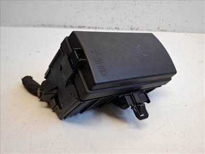 Volkswagen Golf VII (5G) bal biztosítéktábla motortér 5Q0907361A