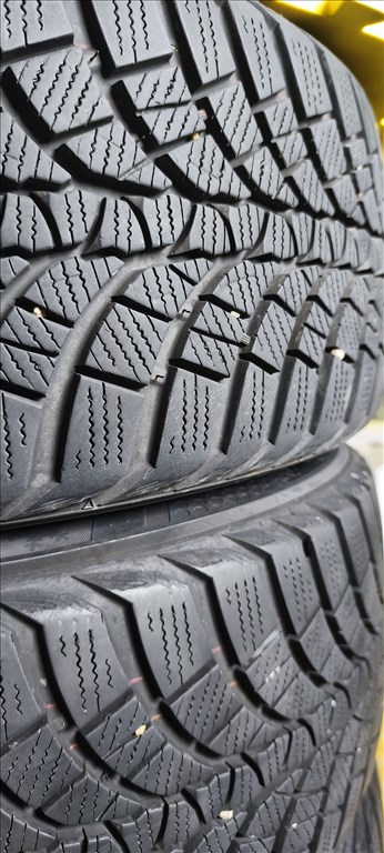  235/5017" újszerű Kumho téli gumi gumi 1. kép