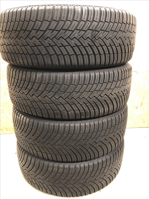  215/55/17 Pirelli négyévszakos gumi 215 55 17 1. kép