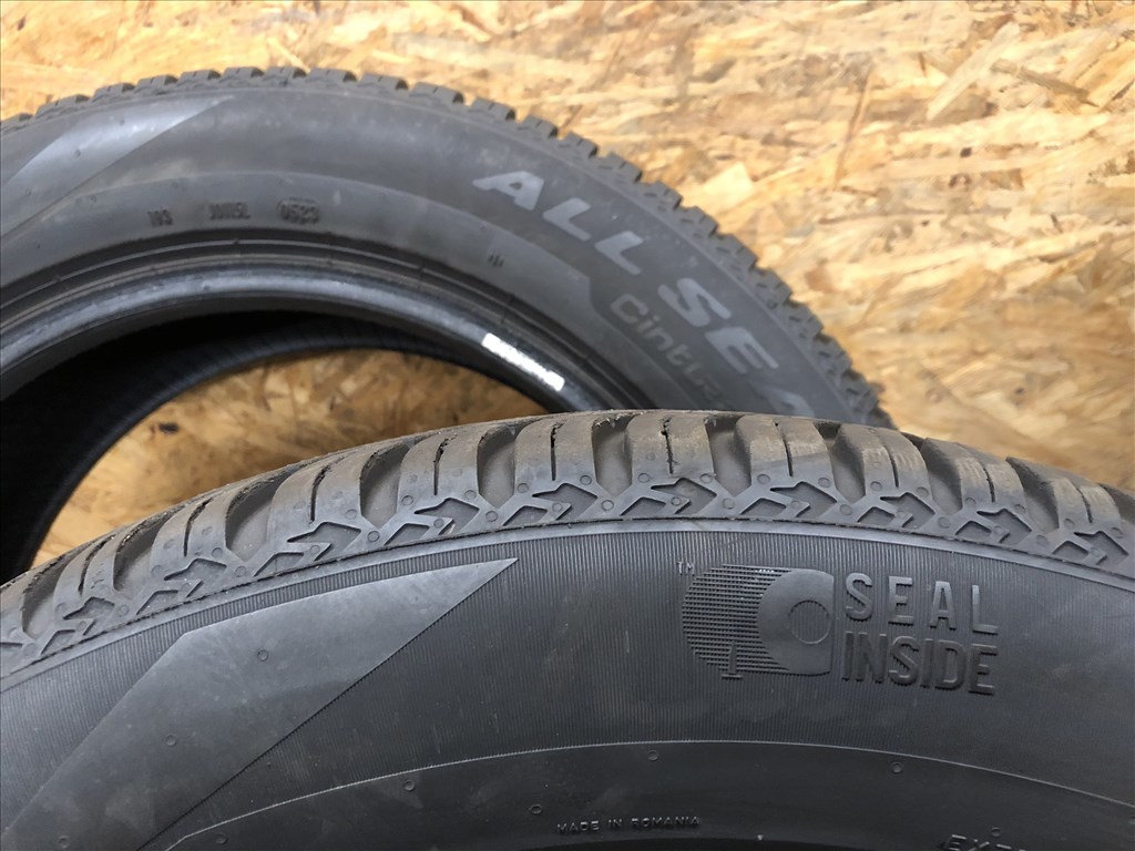  215/55/17 Pirelli négyévszakos gumi 215 55 17 8. kép