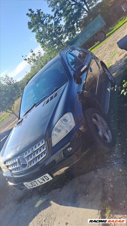 Mercedes ML 320 bontott alkatrészei vagy egyben bontásra eladó 1. kép