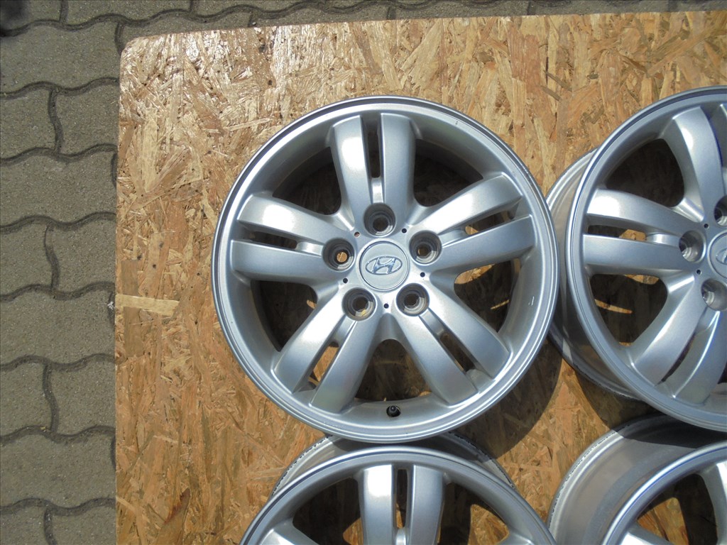 16-os Hyundai gyári alufelni jó állapotban eladó 2. kép