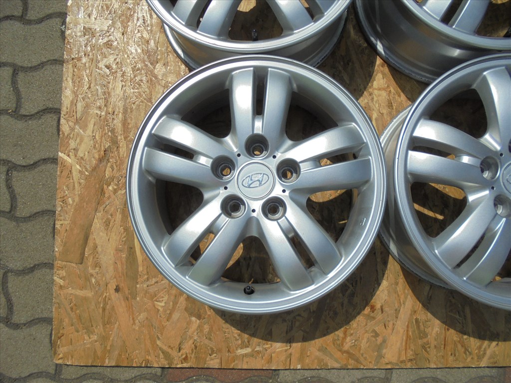 16-os Hyundai gyári alufelni jó állapotban eladó 3. kép