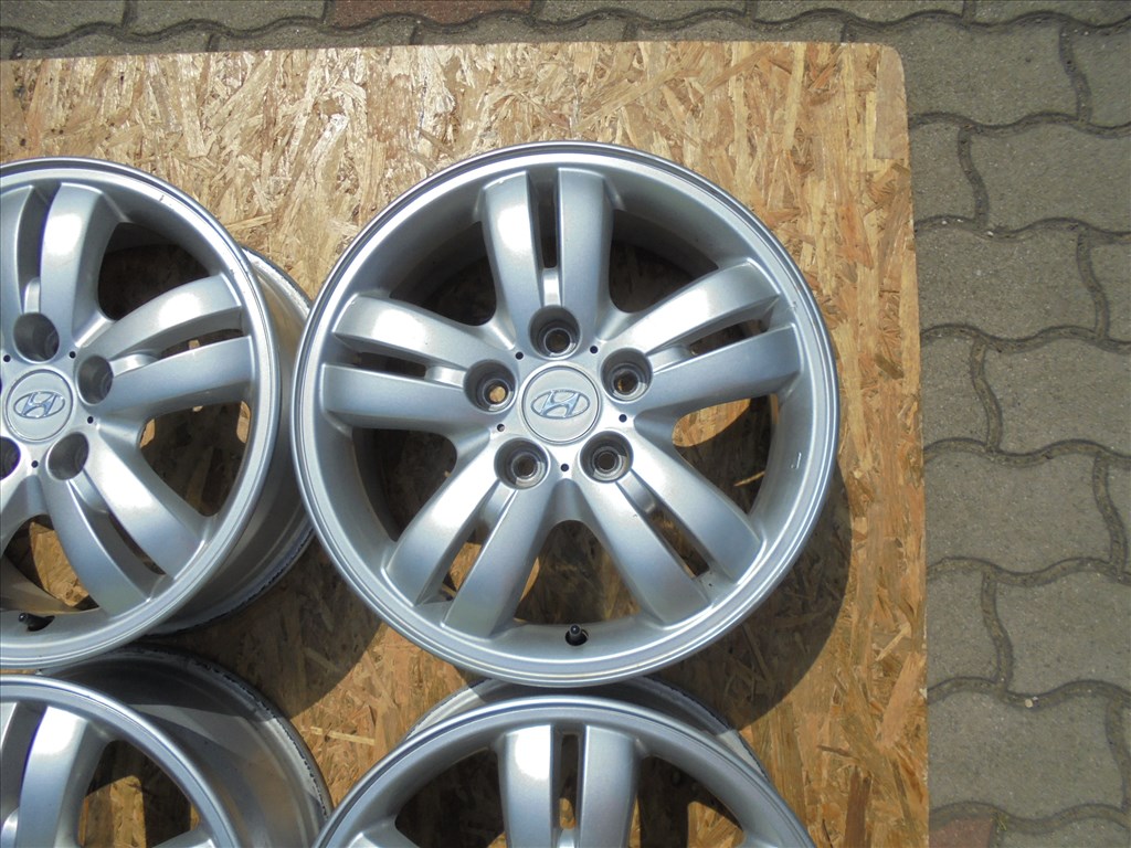16-os Hyundai gyári alufelni jó állapotban eladó 4. kép