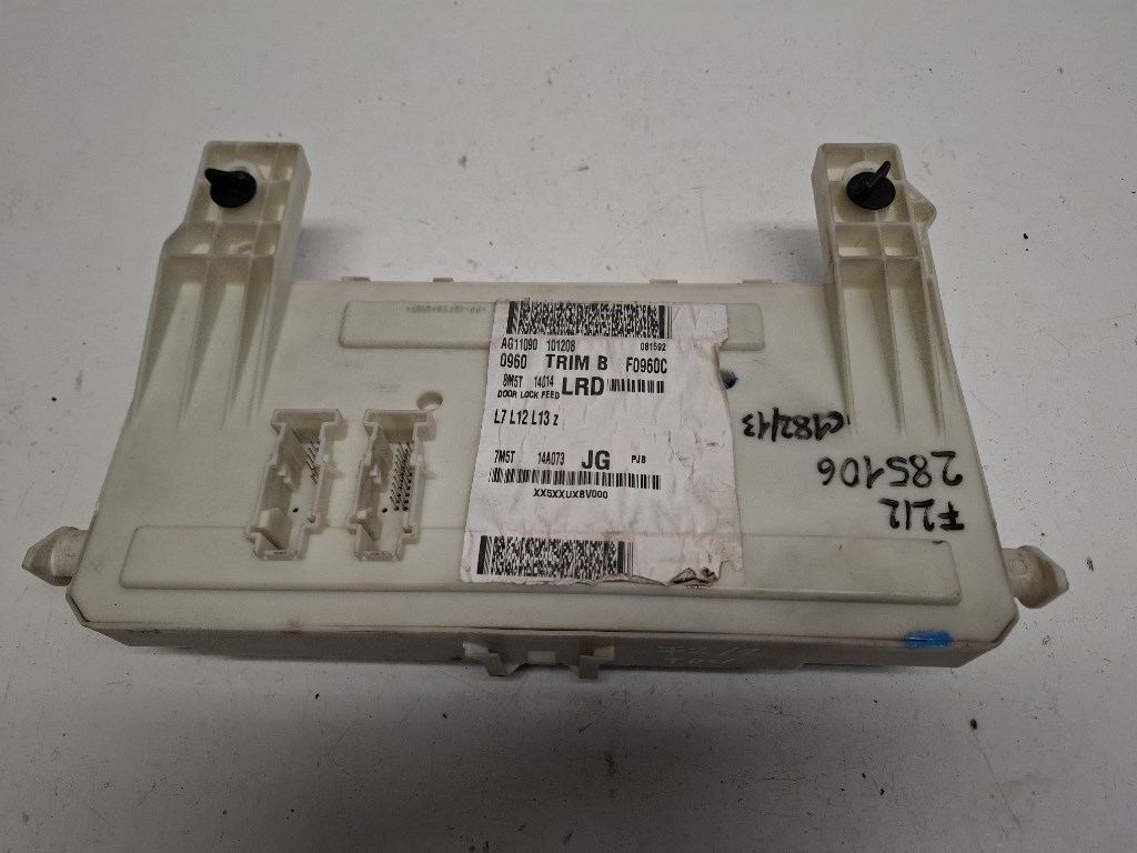 Ford Focus  biztosítéktábla utastér 7M5T14A073JG 4. kép