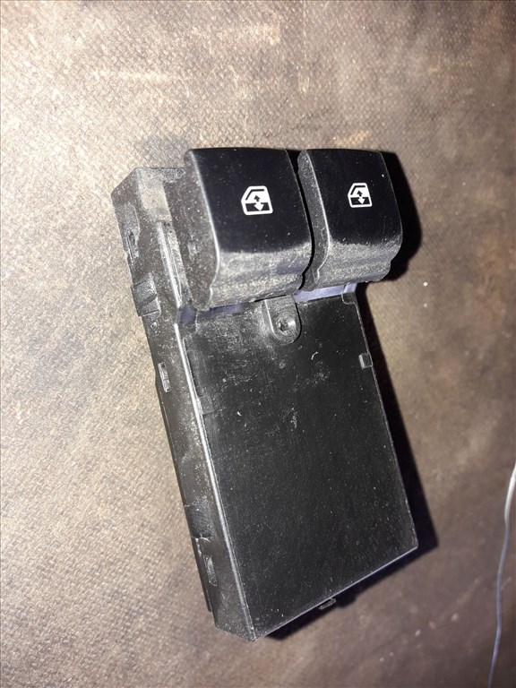 Opel Astra J Ablakemelõ Kapcsoló 13305978 1. kép