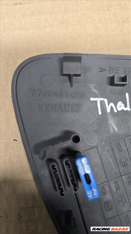 Renault Thalia I műszerfal biztosítéktábla fedél 7700431696 3. kép