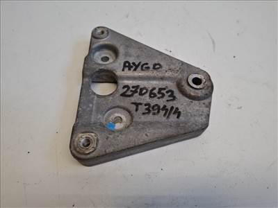 Toyota Aygo (AB10) klímakompresszortartóbak (klímakompresszor tartó) 884310H010