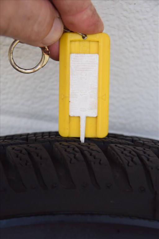 VW Lupo  4x100 lyukosztású 14" gyári felni lemezfelni, rajta 165/70 újszerű Dunlop téli gumi 11. kép