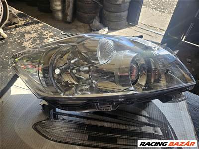 Toyota Auris JE fényszóró  valeo8111002a40