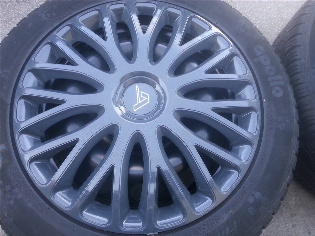  4x108 gyári Ford lemezfelni, rajta 195/50R15 használt négyévszakos gumi szenzorral 1. kép