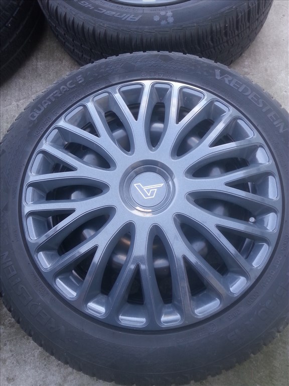  4x108 gyári Ford lemezfelni, rajta 195/50R15 használt négyévszakos gumi szenzorral 4. kép