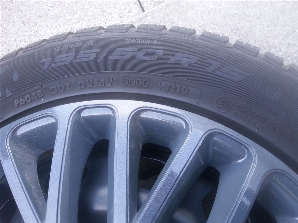  4x108 gyári Ford lemezfelni, rajta 195/50R15 használt négyévszakos gumi szenzorral 6. kép