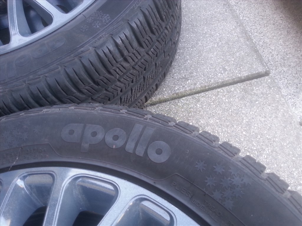  4x108 gyári Ford lemezfelni, rajta 195/50R15 használt négyévszakos gumi szenzorral 7. kép