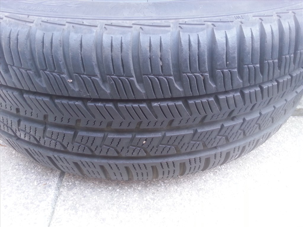  4x108 gyári Ford lemezfelni, rajta 195/50R15 használt négyévszakos gumi szenzorral 8. kép