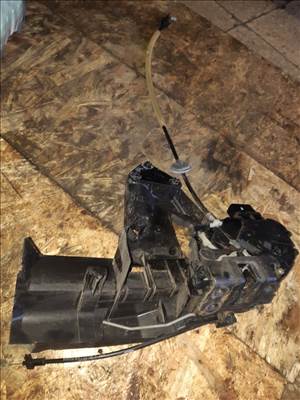 Ford Focus II Bal Első Ajtó Zárszerkezet  Központizár Motor