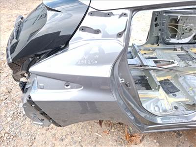 Nissan Leaf (ZE1) jobb hátsó negyed