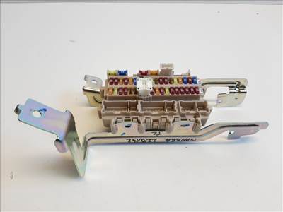 Nissan Navara (D23) biztosítéktábla utastér