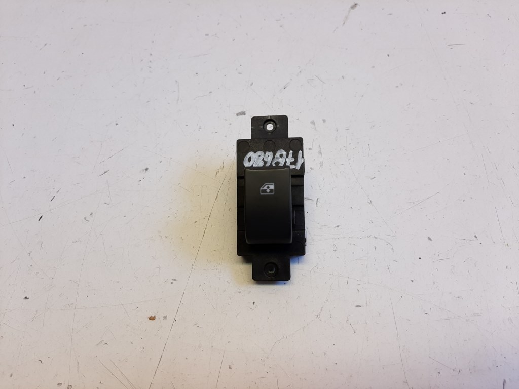 Opel Antara jobb hátsó ablakemelõ kapcsoló 202005438 1. kép