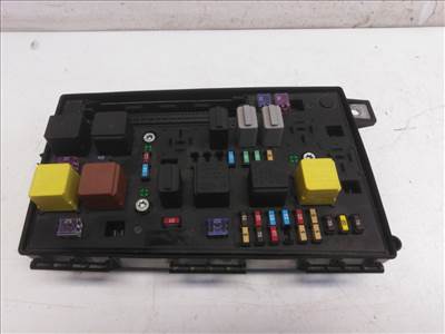 Opel Astra H cabrio biztosítéktábla motortér 015349211