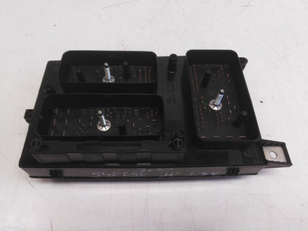 Opel Astra H cabrio biztosítéktábla motortér 015349211 2. kép