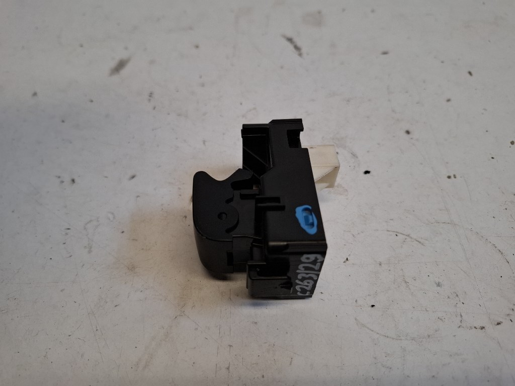 Toyota Prius Plus jobb elsõ ablakemelõ kapcsoló 2. kép