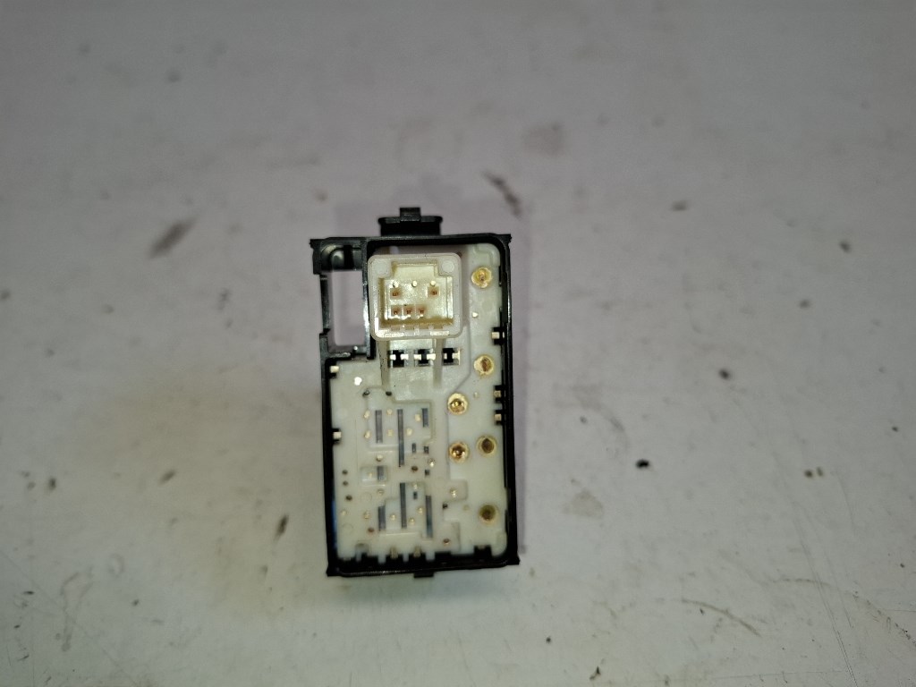 Toyota Prius Plus jobb elsõ ablakemelõ kapcsoló 3. kép