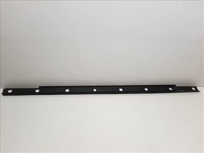 Toyota Yaris (XP130) bal küszöbspoiler 758520D020