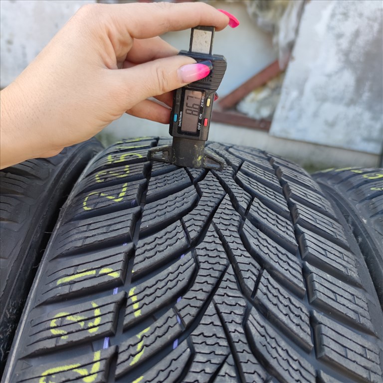 225/40 R18 Ceat téli gumi 99500ft a 4db/22/ 4. kép