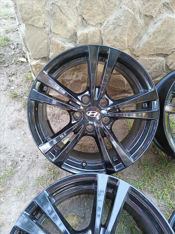  5x114.3 lyukosztású 17" újszerű Hyundai / Kia alufelni  4. kép