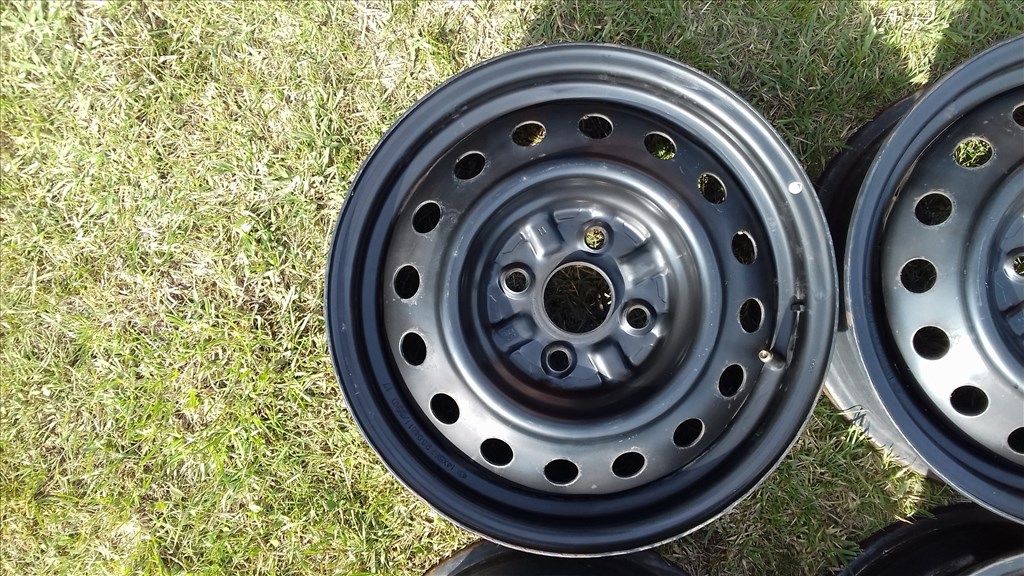  4x100 lyukosztású 5,5JJ 14" használt lemezfelni Hyundai Kia Toyota Suzuki 2. kép