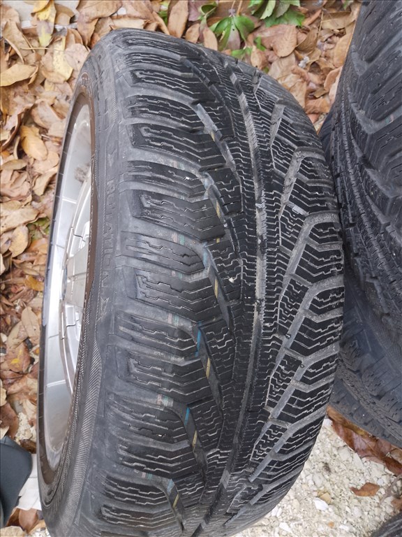  5x120 lyukosztású 17" használt OZ alufelni, rajta 225/50 használt Bridgestone téli gumi gumi  3. kép