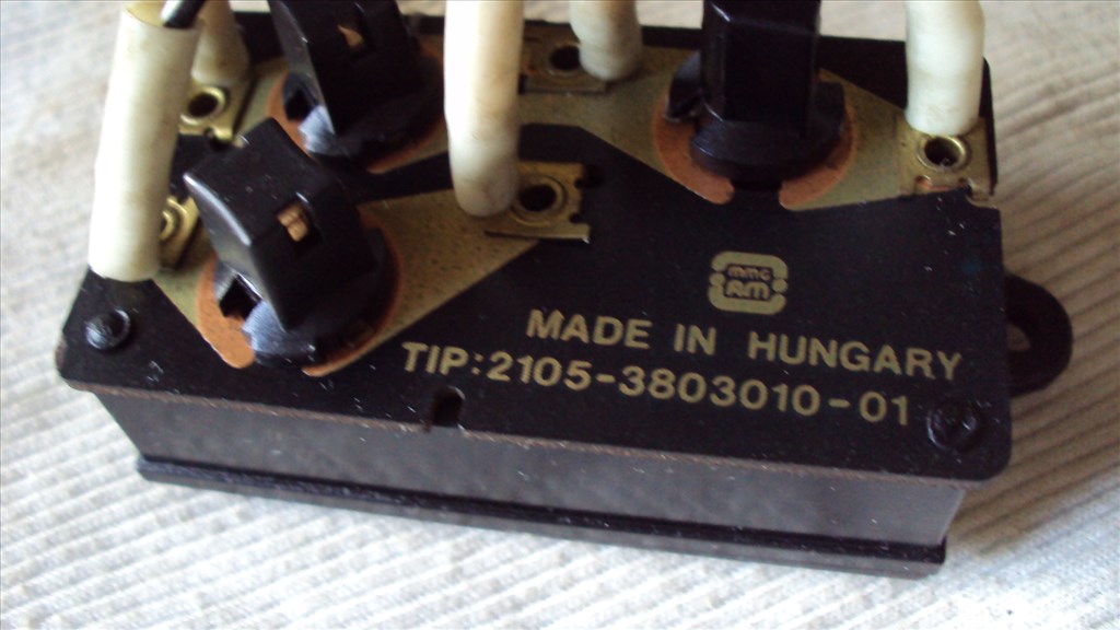 Lada 2104-2105 műszerfal ellenőrző kontroll lámpa 21053803010 5. kép