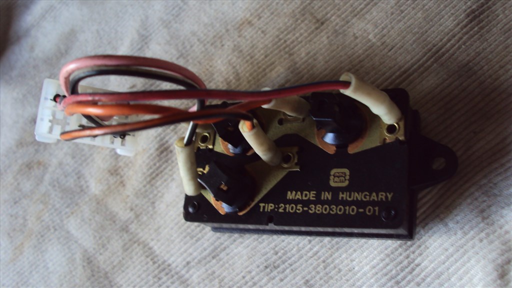 Lada 2104-2105 műszerfal ellenőrző kontroll lámpa 21053803010 7. kép