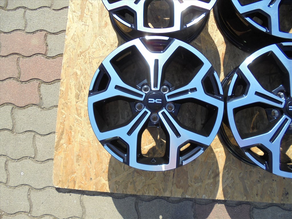 Új Dacia Duster 17-es 5 x 114.3-as gyári alufelni eladó 3. kép