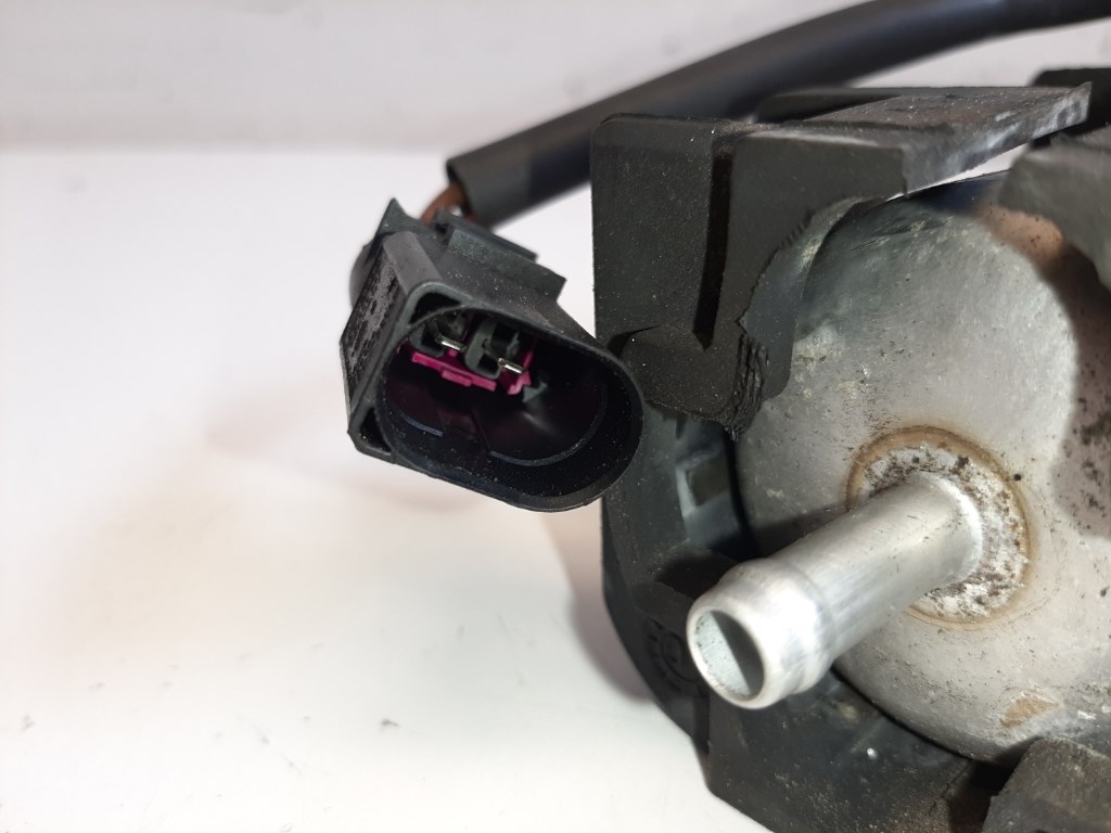 Audi A3 (8P) üzemanyagszivattyú 1K0906089A 4. kép