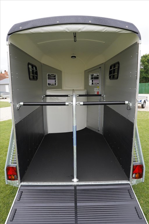 Új Böckmann lószállító utánfutó rendszámmal 5.789.000 Ft helyett 4.990.000 Ft 3. kép