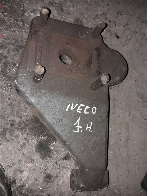 Iveco Daily Jobb Hátsó Rugó Tartó Kengyel / Cuppánt 1. kép