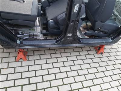 Kia Carens (UN) jobb küszöb