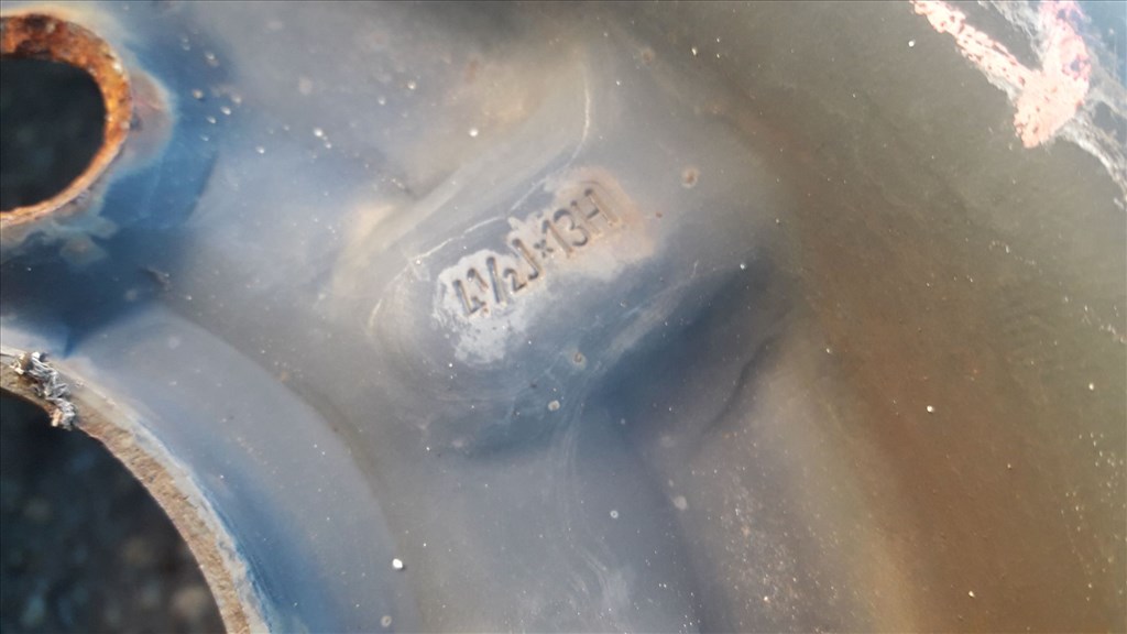 Skoda Felicia <p>Felni méret: 13"</p><p>Felni szélesség: 4.5</p><p>Furatszám: 4</p><p>Osztókör: 100.0</p><p>ET szám: ET38</p><p>Agy Átmérõ: 57.1</p><p>Állapot: Normál</p><p>Érdeklõdéskor hivatkozzon erre: KIN-40060</p><p>Bármire van szüksége hívjon bizalommal!<br>Kizárólag munkaidõben hétfõtõl - péntekig 8-12 13-16 óráig!<br>Alkatrészek széles választékban!<br>Hivatalos Regisztrált Autobontó Kecel!<br>Vásároljon Megbízható Helyrõl Beszerelési Garanciával Profiktól!</p> 20000 1. kép