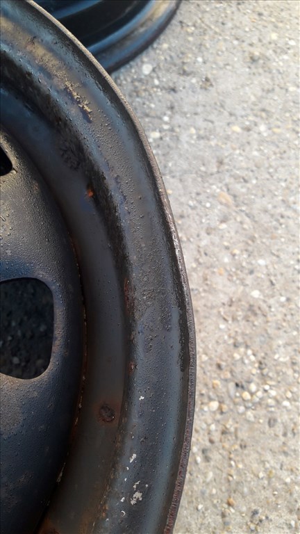 Skoda Felicia <p>Felni méret: 13"</p><p>Felni szélesség: 4.5</p><p>Furatszám: 4</p><p>Osztókör: 100.0</p><p>ET szám: ET38</p><p>Agy Átmérõ: 57.1</p><p>Állapot: Normál</p><p>Érdeklõdéskor hivatkozzon erre: KIN-40060</p><p>Bármire van szüksége hívjon bizalommal!<br>Kizárólag munkaidõben hétfõtõl - péntekig 8-12 13-16 óráig!<br>Alkatrészek széles választékban!<br>Hivatalos Regisztrált Autobontó Kecel!<br>Vásároljon Megbízható Helyrõl Beszerelési Garanciával Profiktól!</p> 20000 2. kép