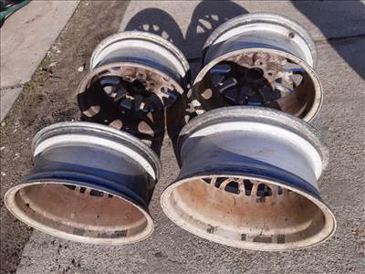 Skoda Octavia <p>További Típusok:<br>Volkswagen Golf IV<br></p><p>Gyáriszám:<br>1H0601025AA</p><p>Felni méret: 15"</p><p>Furatszám: 5</p><p>Osztókör: 100.0</p><p>ET szám: ET43</p><p>Agy Átmérő: 57.0</p><p>Állapot: Normál</p><p>Érdeklődéskor hivatkozzon erre: KIN-40070</p><p>Bármire van szüksége hívjon bizalommal!<br>Kizárólag munkaidőben hétfőtől - péntekig 8-12 13-16 óráig!<br>Alkatrészek széles választékban!<br>Hivatalos Regisztrált Autobontó Kecel!<br>Vásároljon Megbízható Helyről Beszerelési Garanciával Profiktól!</p> 55000